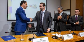 Ministro da Fazenda destaca indicadores de MS, elogia Riedel e isola Fabio Trad