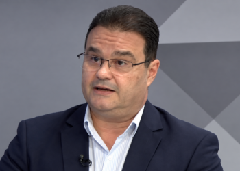 Ar-condicionado volta às promessas dos Trad: antes nos ônibus, agora nas escolas