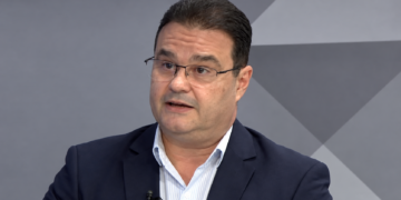 Ar-condicionado volta às promessas dos Trad: antes nos ônibus, agora nas escolas